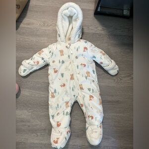 Snowsuit. 6/9M